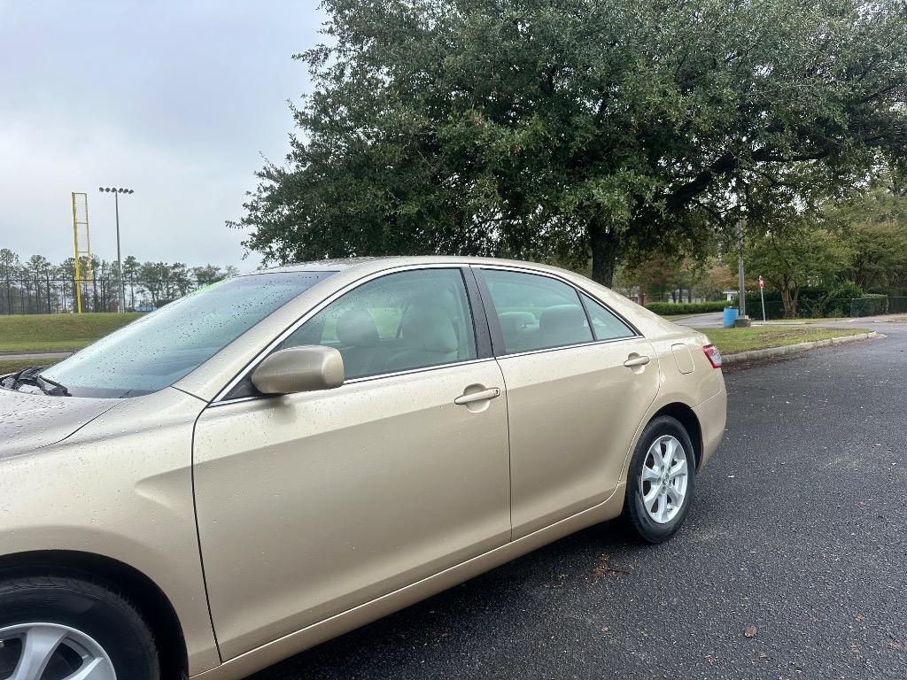 2011 Toyota Camry LE 3