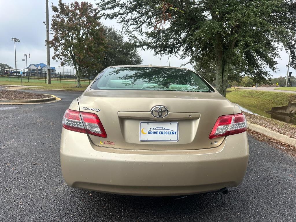 2011 Toyota Camry LE 14