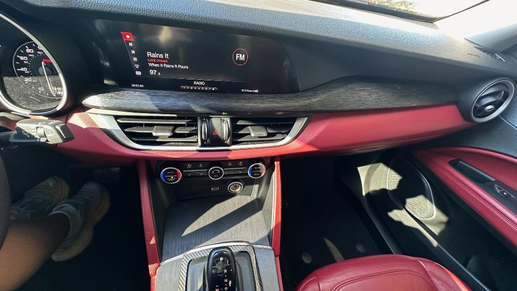 2019 Alfa Romeo Stelvio  21