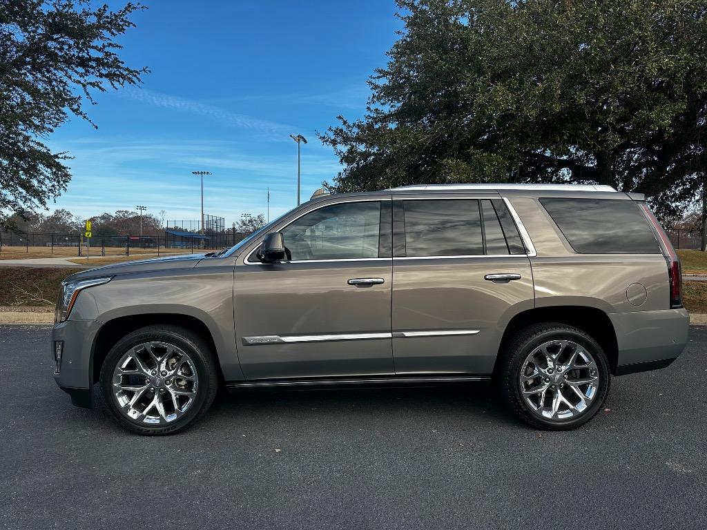 2017 Cadillac Escalade Premium Luxury  3