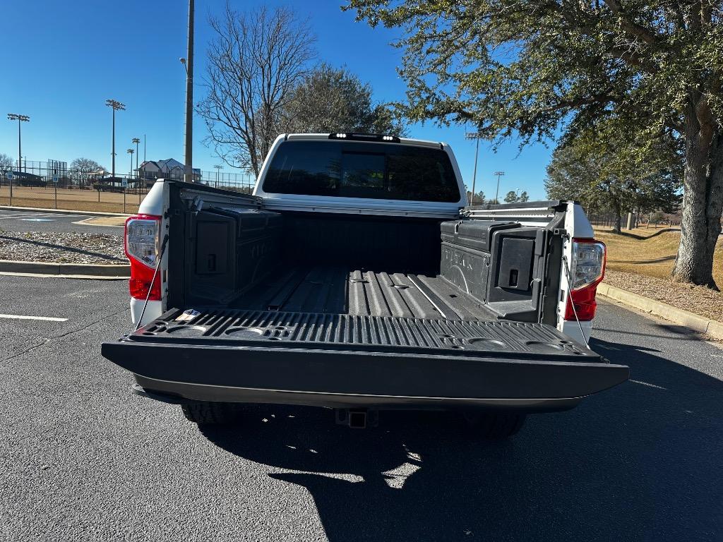 2019 Nissan Titan XD Platinum Reserve  18