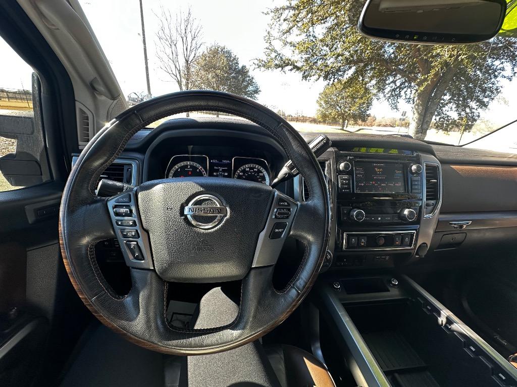 2019 Nissan Titan XD Platinum Reserve  7