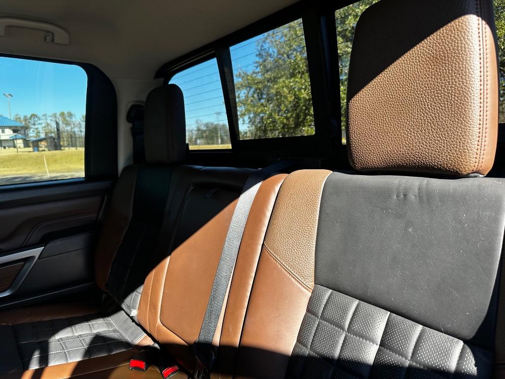 2019 Nissan Titan XD Platinum Reserve  12