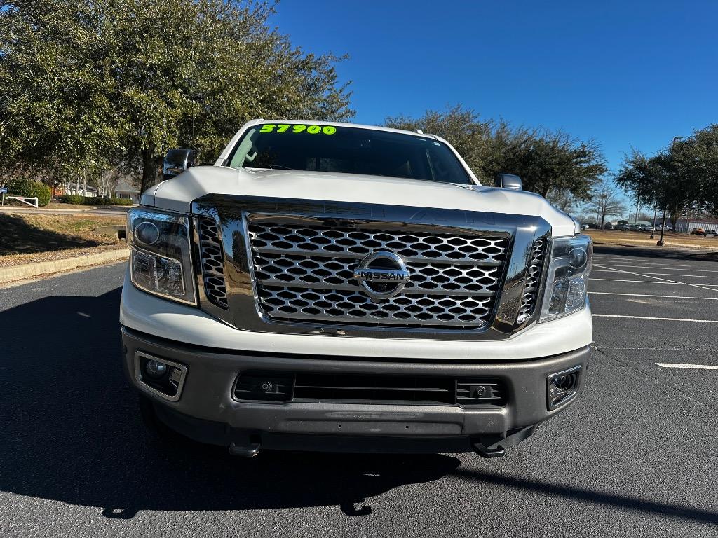 2019 Nissan Titan XD Platinum Reserve  28