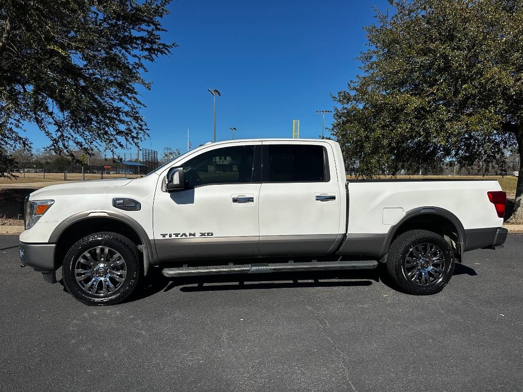 2019 Nissan Titan XD Platinum Reserve  4