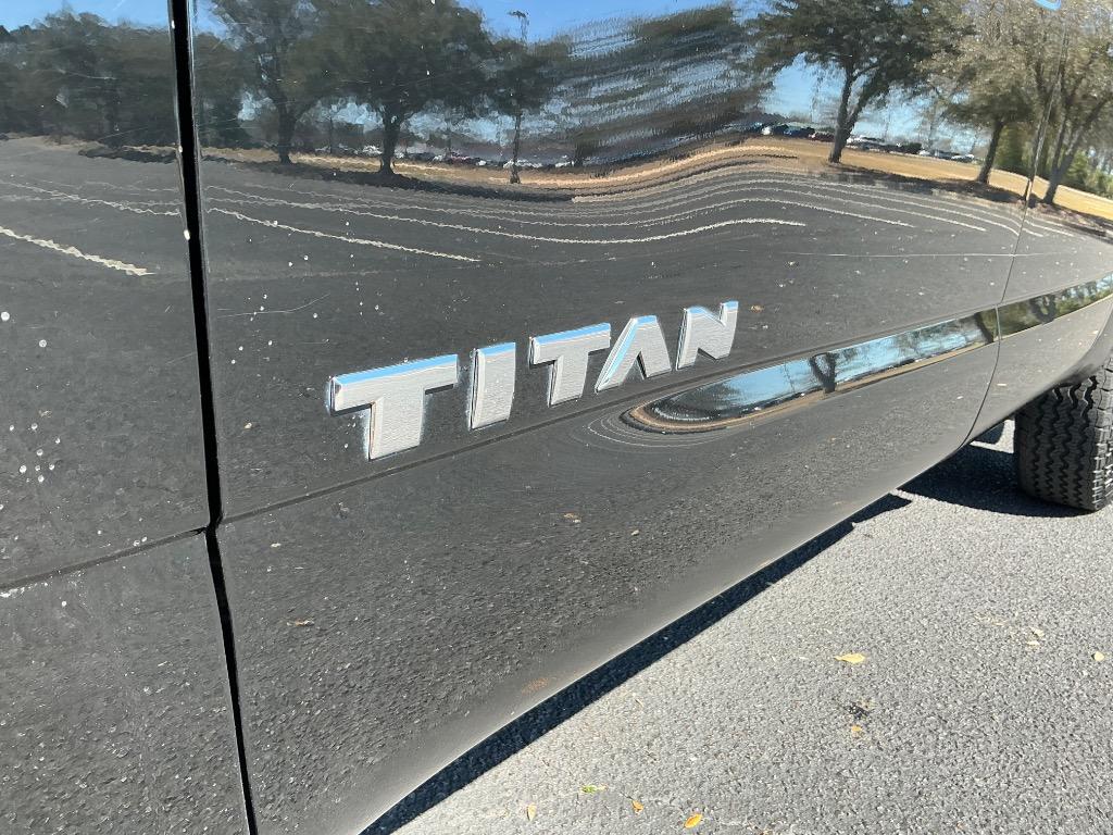 2023 Nissan Titan SV photo
