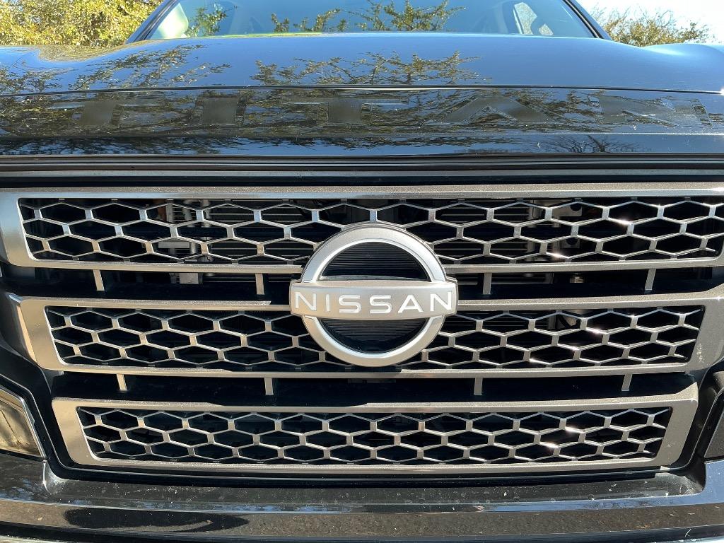 2023 Nissan Titan SV photo