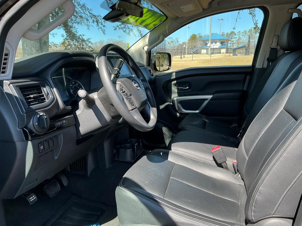 2023 Nissan Titan SV photo
