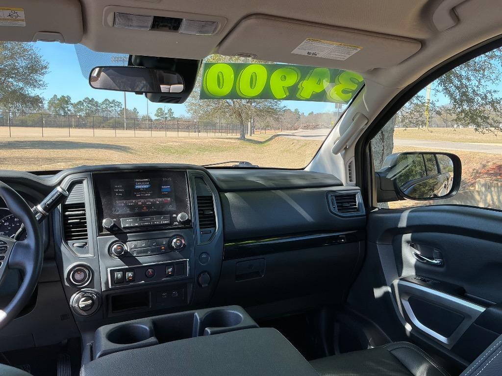 2023 Nissan Titan SV photo