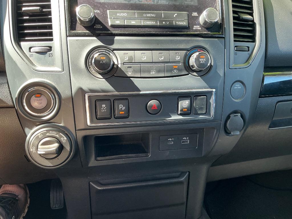 2023 Nissan Titan SV photo