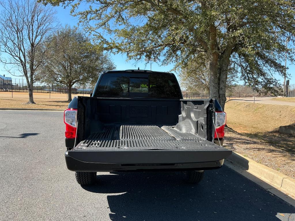 2023 Nissan Titan SV photo