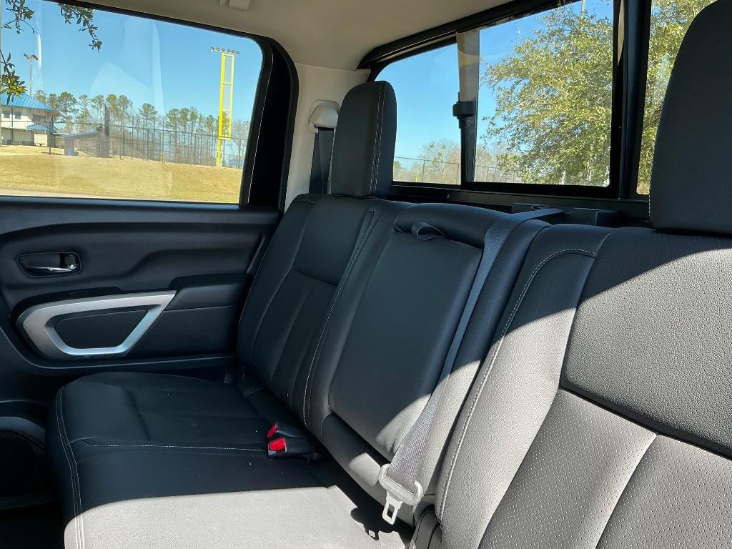 2023 Nissan Titan SV photo