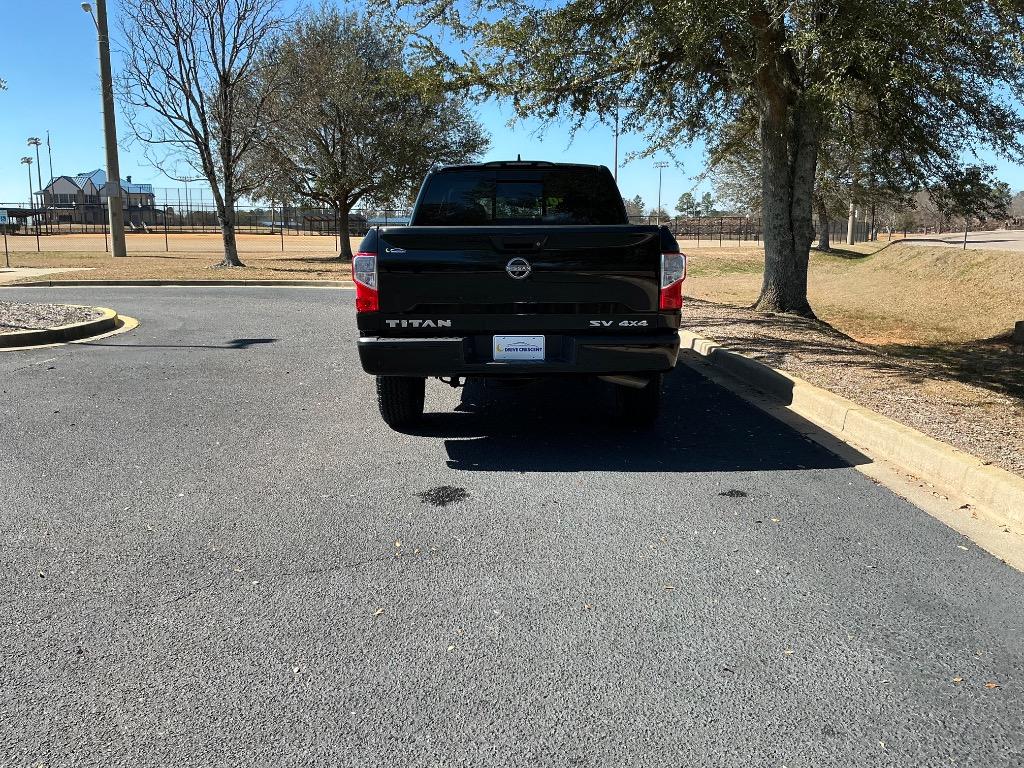 2023 Nissan Titan SV photo