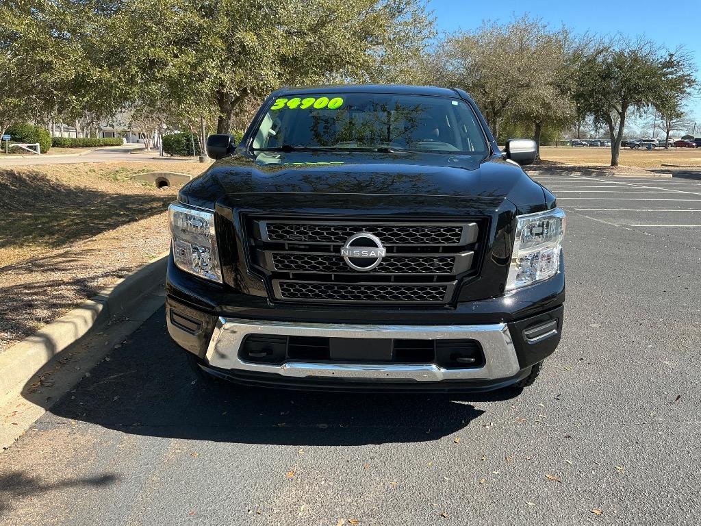 2023 Nissan Titan SV photo