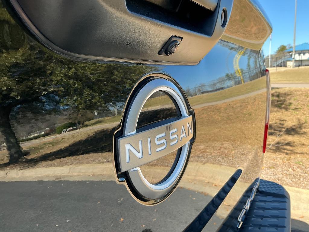 2023 Nissan Titan SV photo