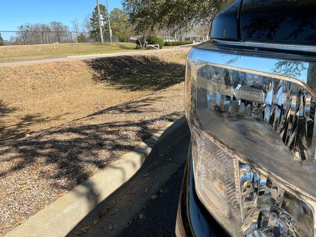2023 Nissan Titan SV photo