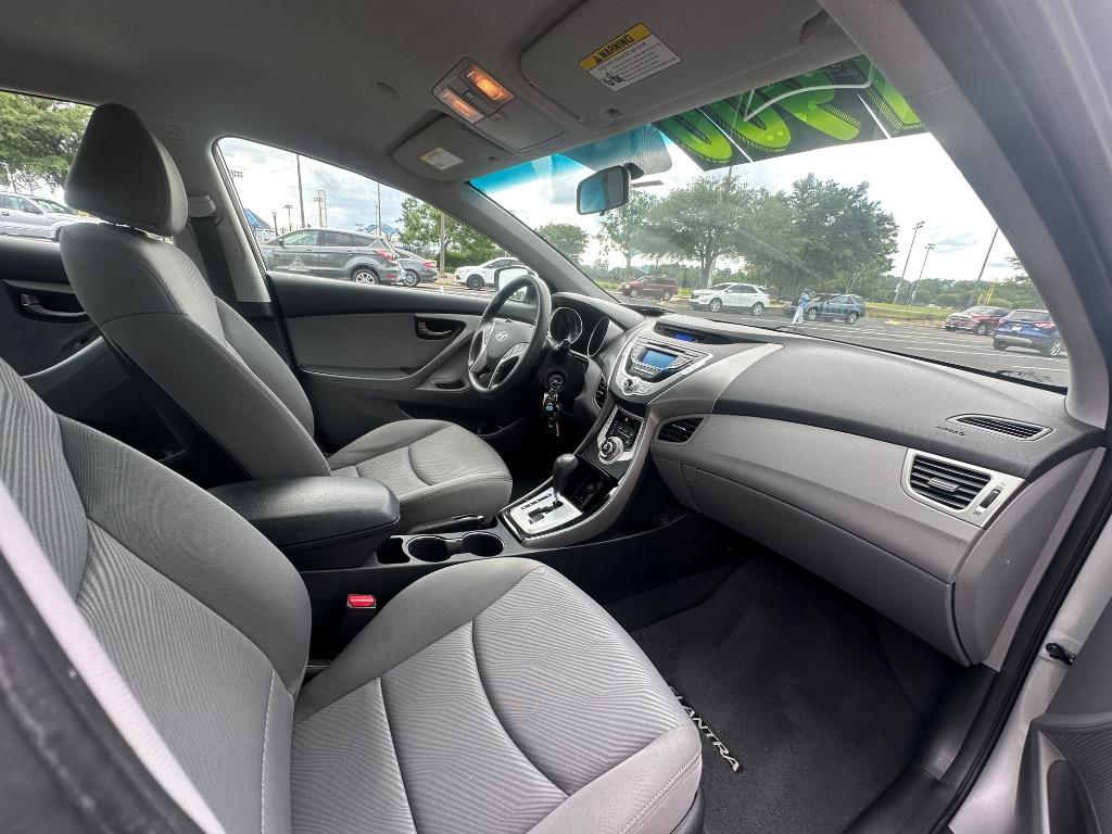 2012 Hyundai Elantra GLS photo