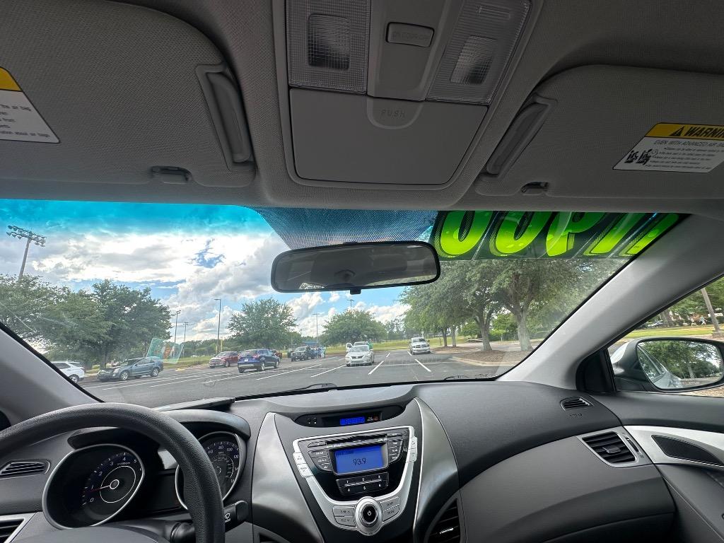 2012 Hyundai Elantra GLS photo
