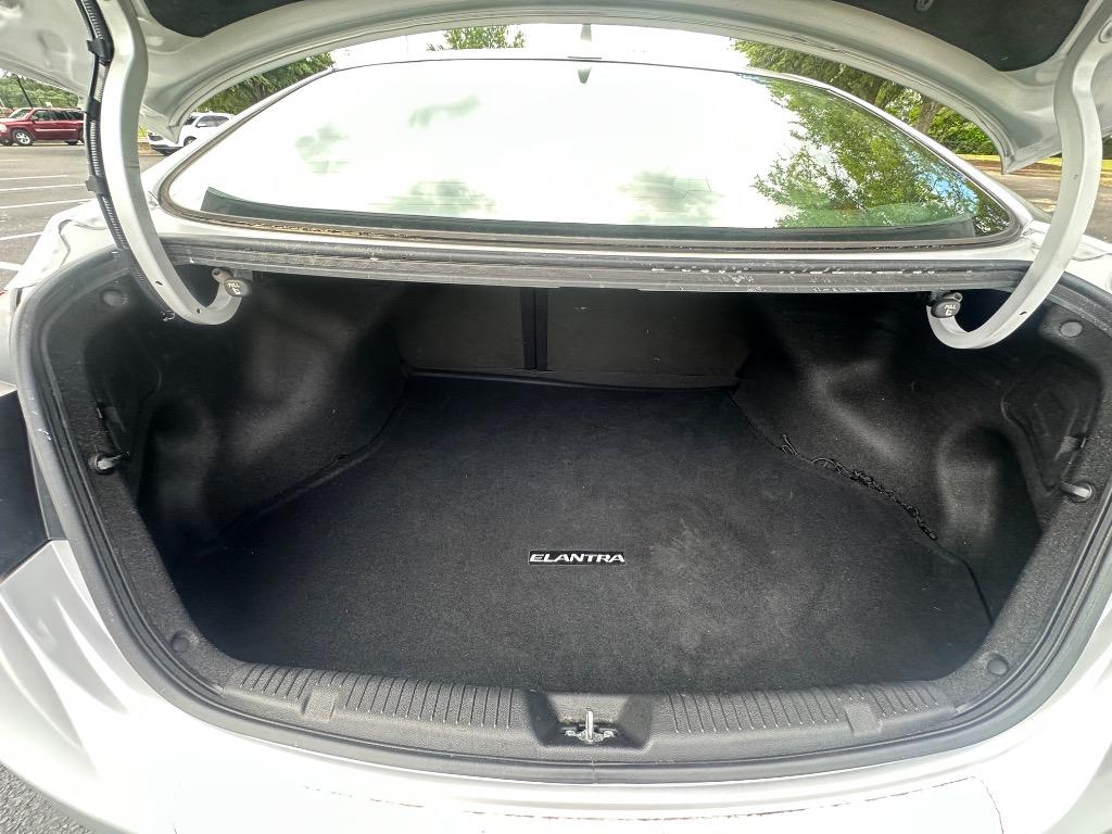2012 Hyundai Elantra GLS photo