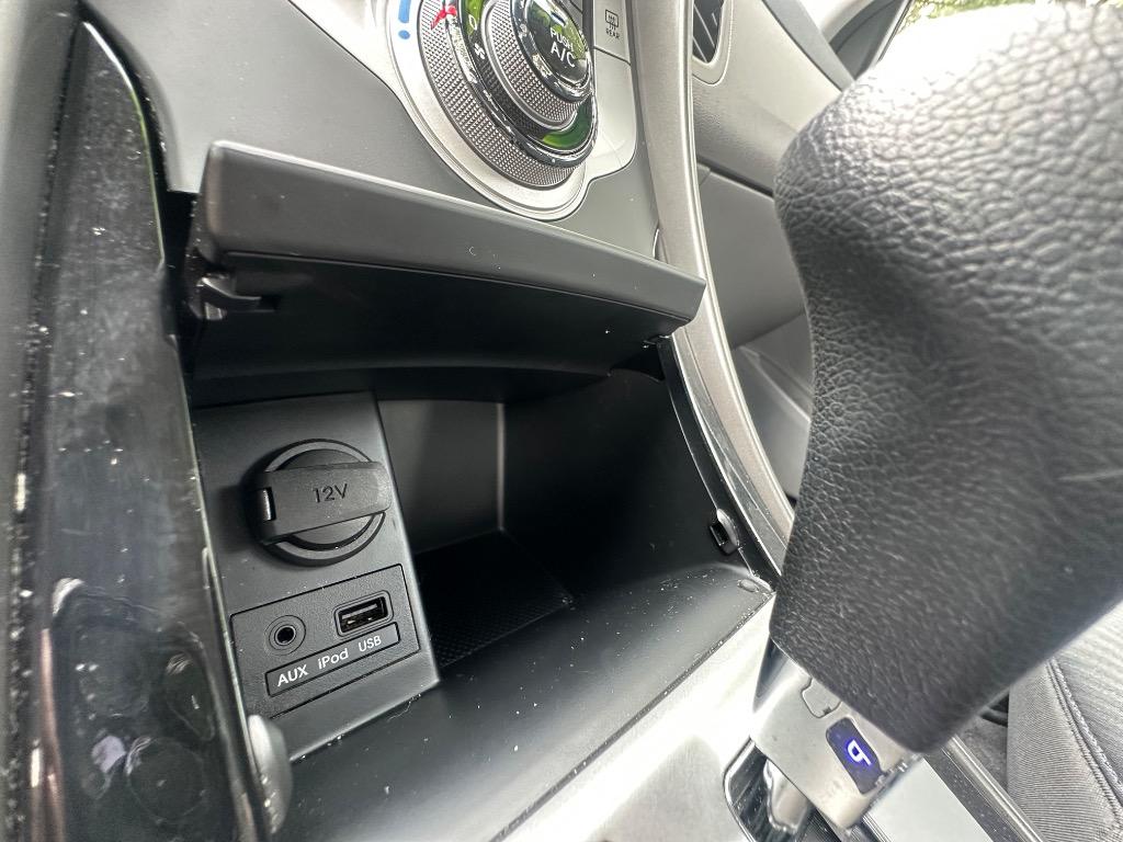 2012 Hyundai Elantra GLS photo