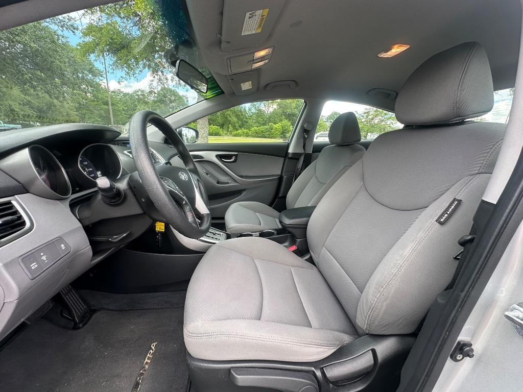 2012 Hyundai Elantra GLS photo