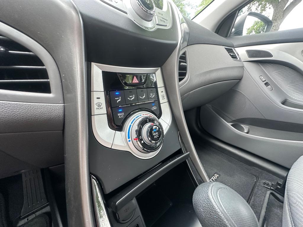2012 Hyundai Elantra GLS photo