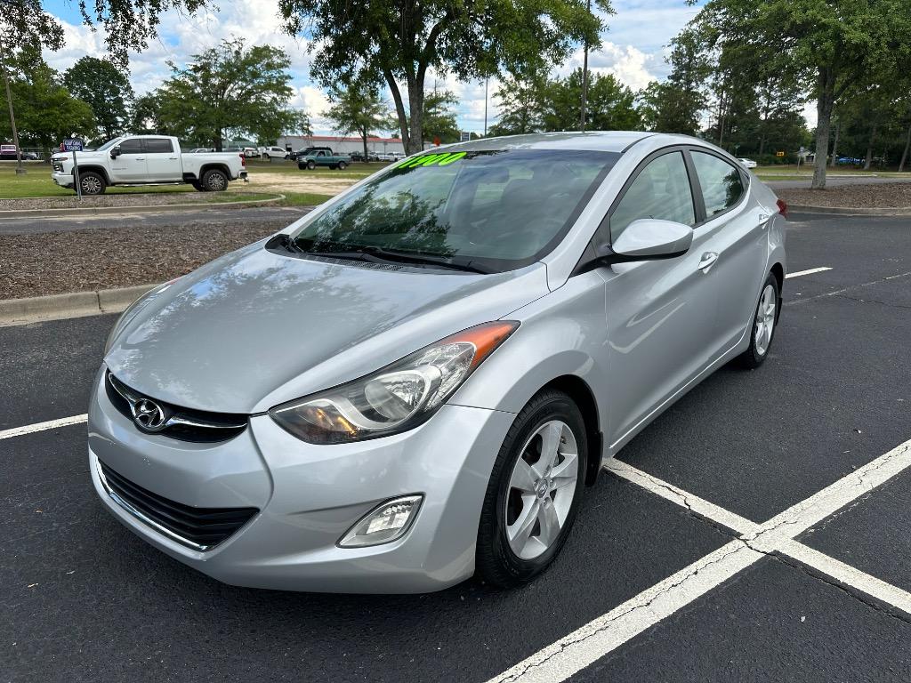The 2012 Hyundai Elantra GLS photos