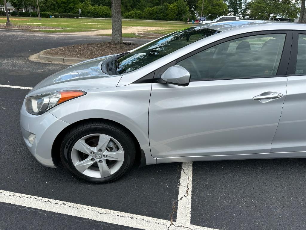 2012 Hyundai Elantra GLS photo