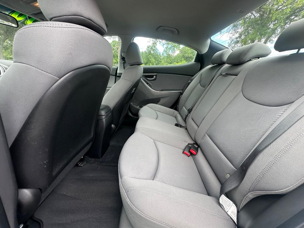 2012 Hyundai Elantra GLS photo