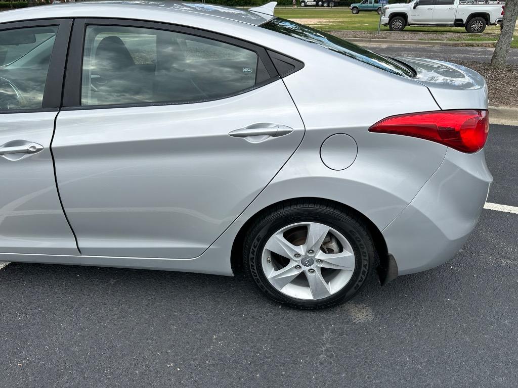 2012 Hyundai Elantra GLS photo