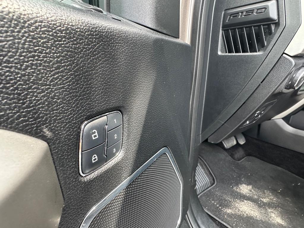 2018 Ford F150 Lariat photo