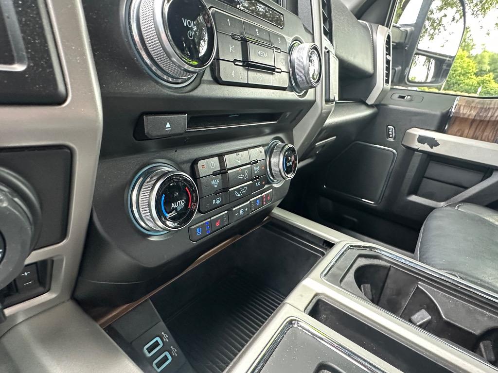 2018 Ford F150 Lariat photo