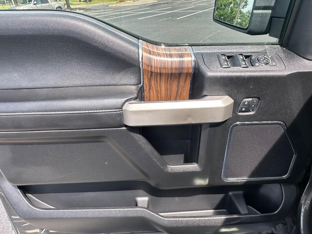 2018 Ford F150 Lariat photo