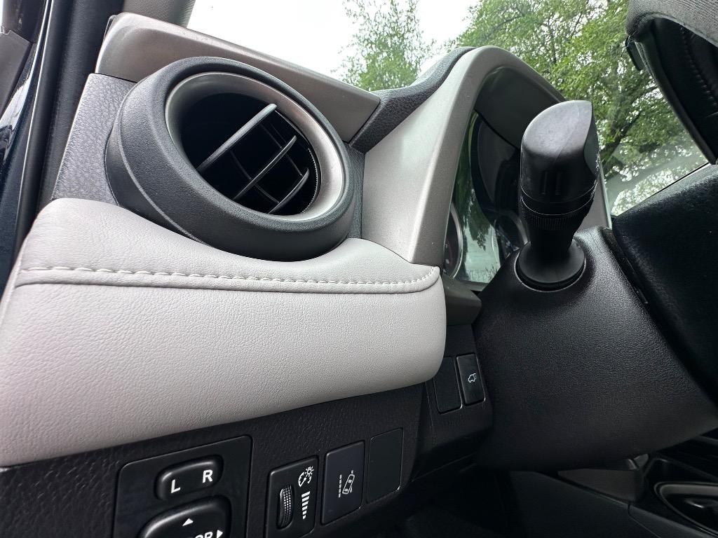 2018 Toyota RAV4 Limited photo
