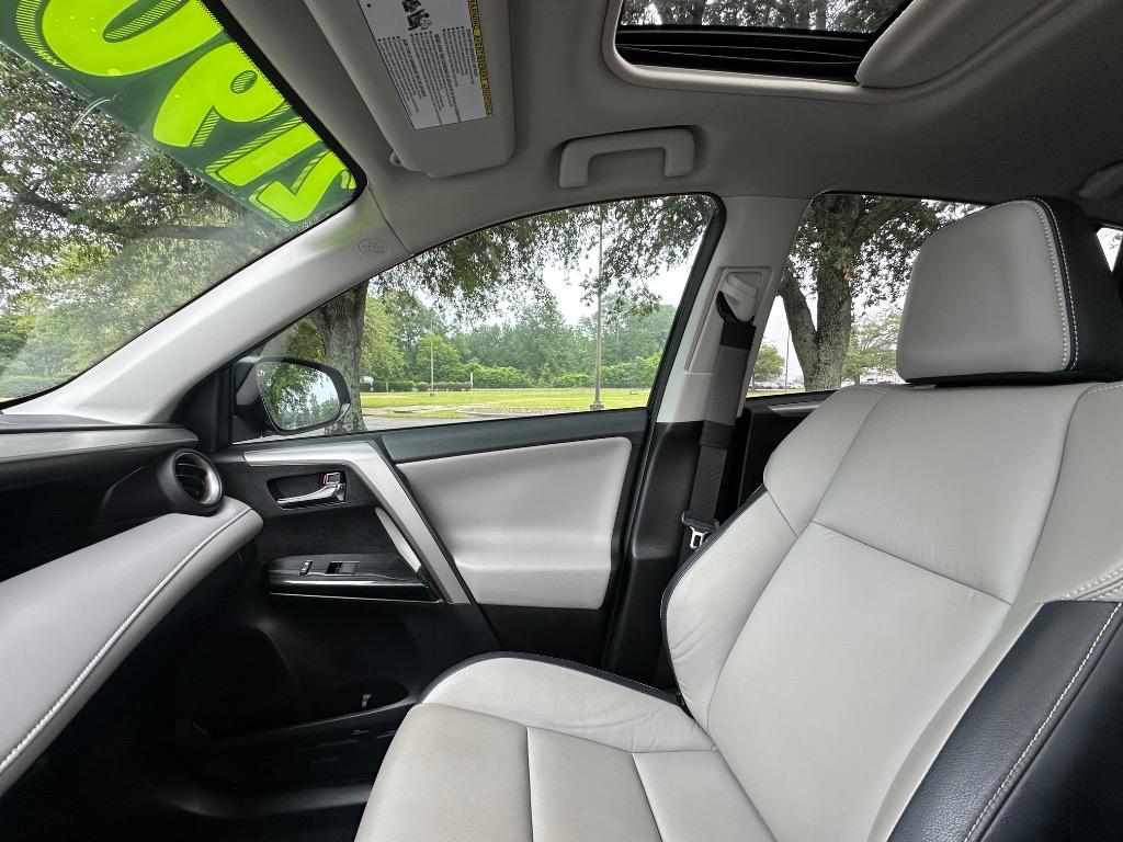 2018 Toyota RAV4 Limited photo