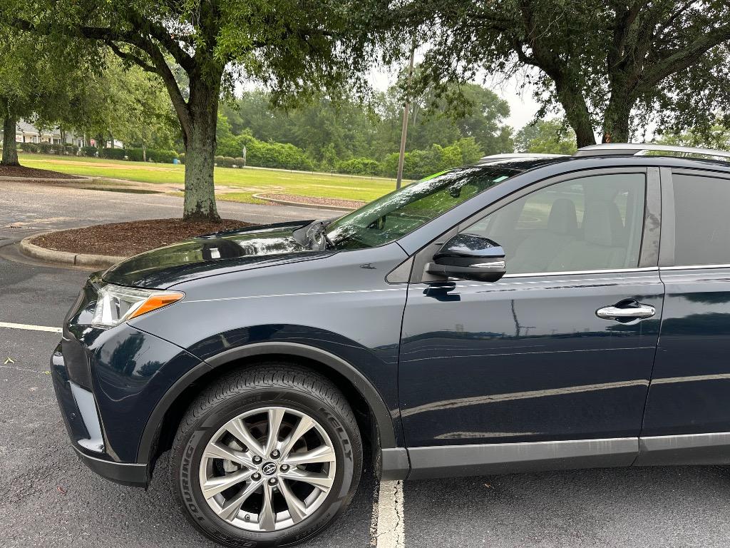 2018 Toyota RAV4 Limited photo