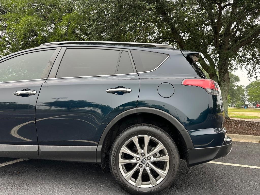 2018 Toyota RAV4 Limited photo