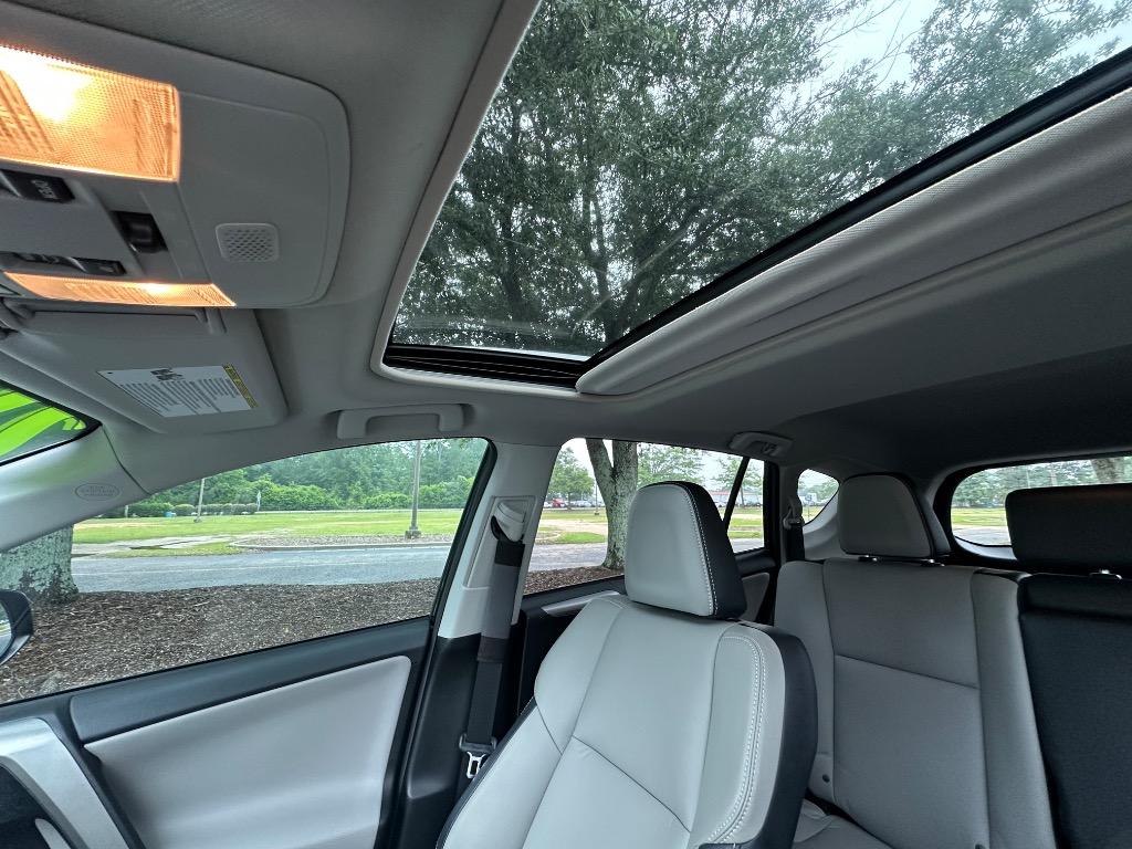 2018 Toyota RAV4 Limited photo