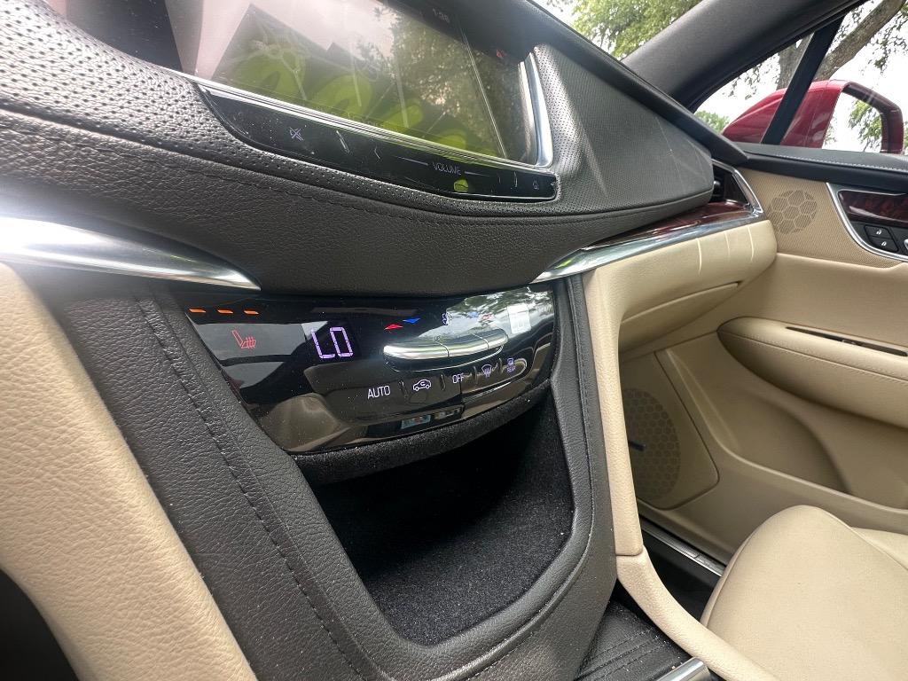 2018 Cadillac XT5 Luxury photo