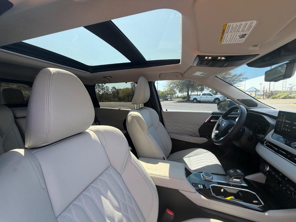 2025 Mitsubishi Outlander - $38,900