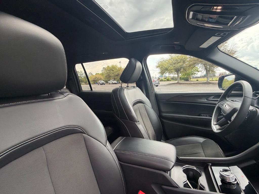 2025 Jeep Cherokee - $39,900