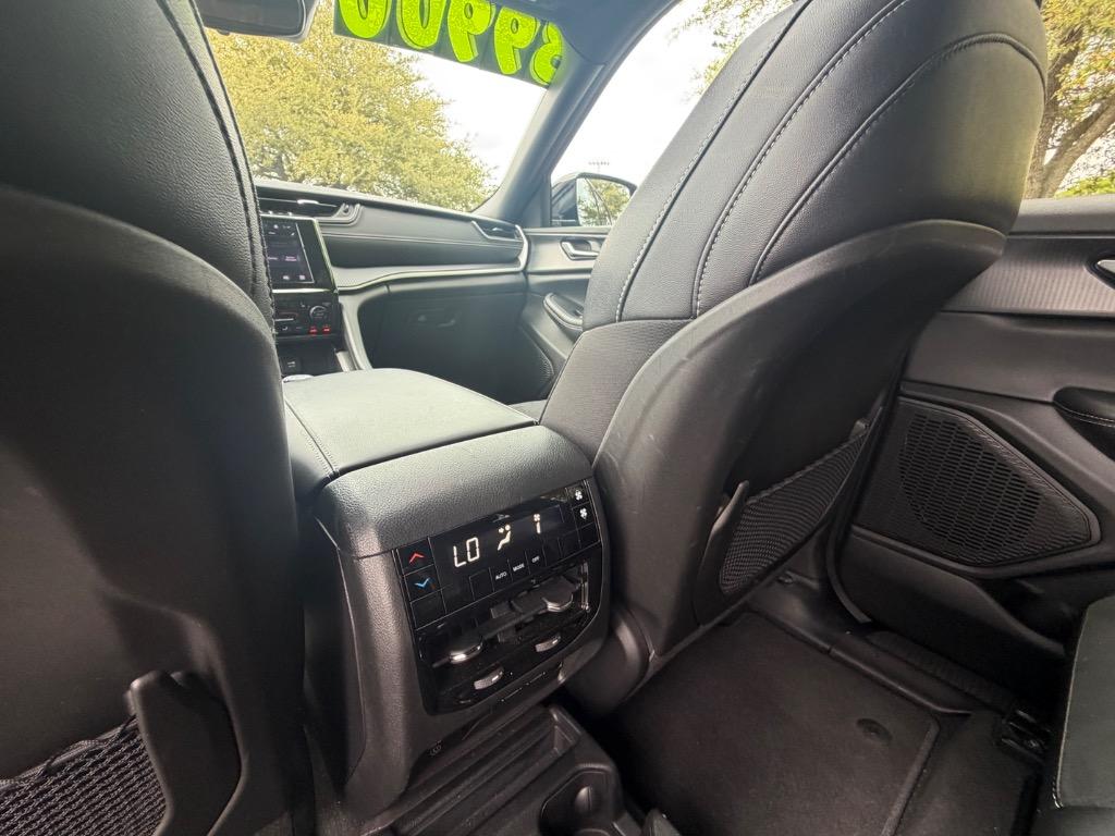 2025 Jeep Cherokee - $39,900