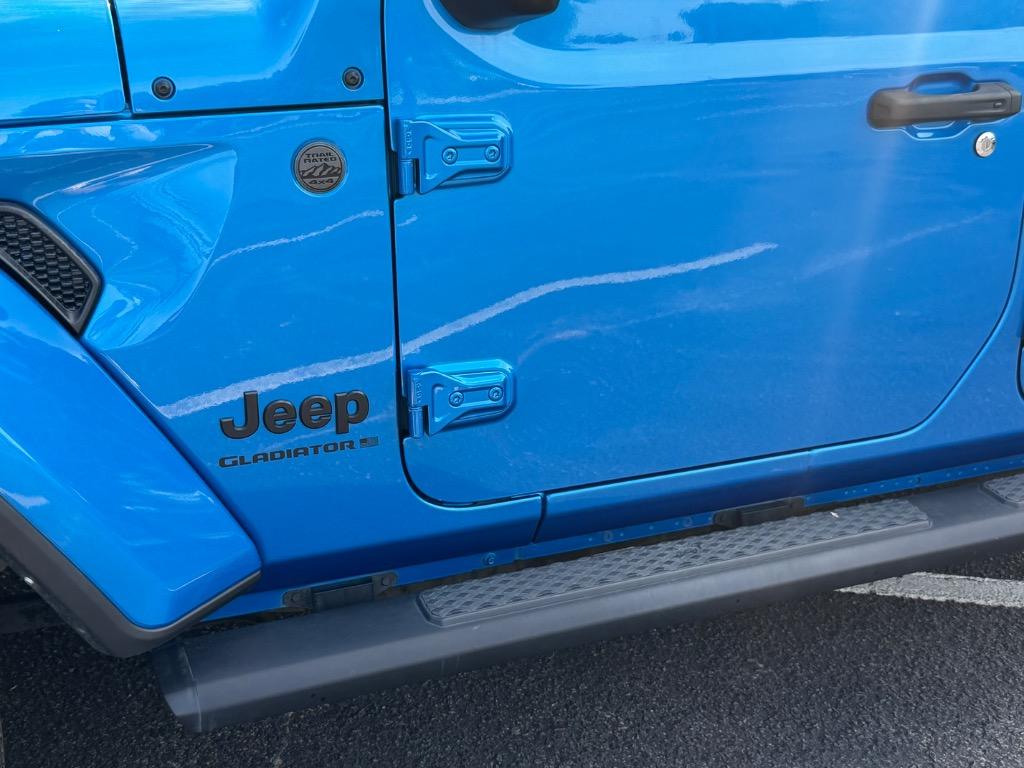2024 Jeep Gladiator - $36,900