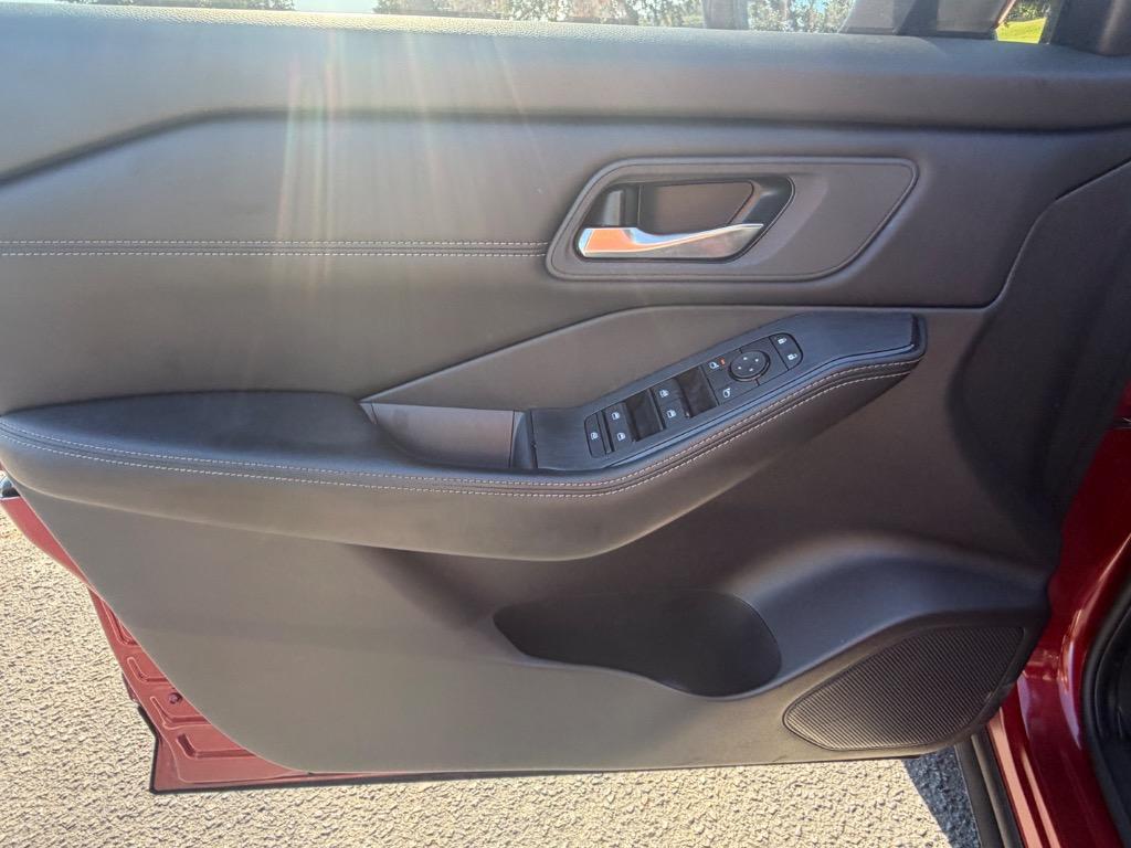 2024 Nissan Rogue - $25,900