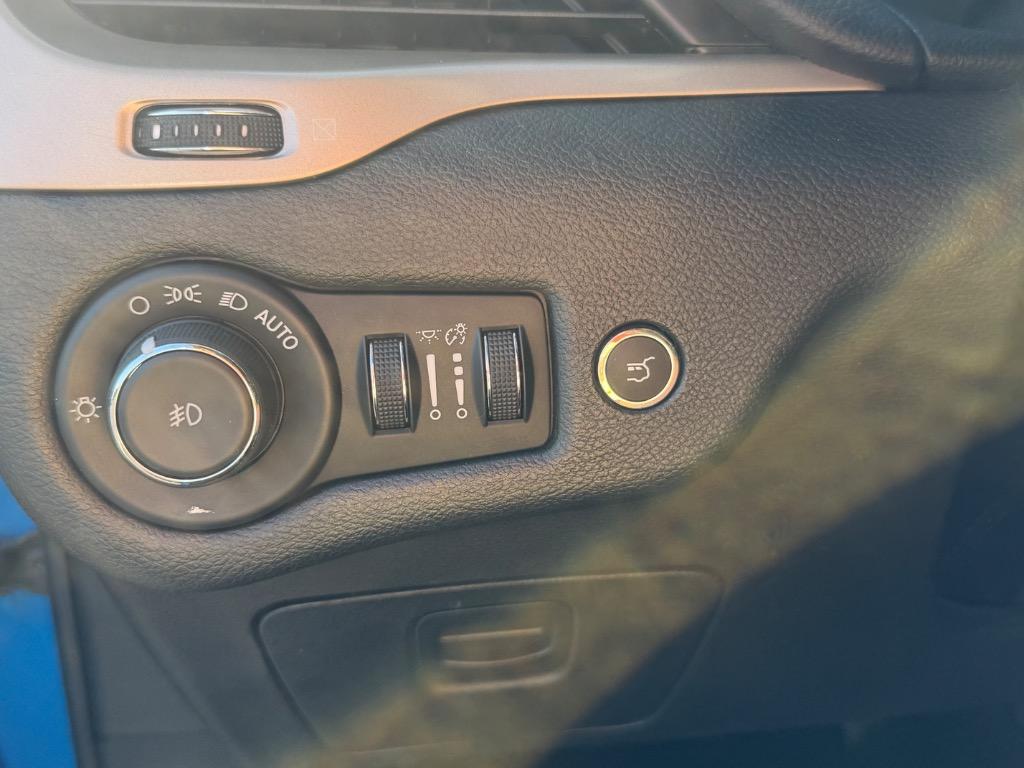 2018 Jeep Cherokee - $16,900
