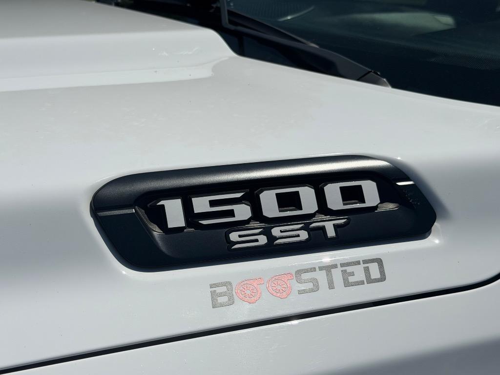 2025 Ram 1500 - $43,900