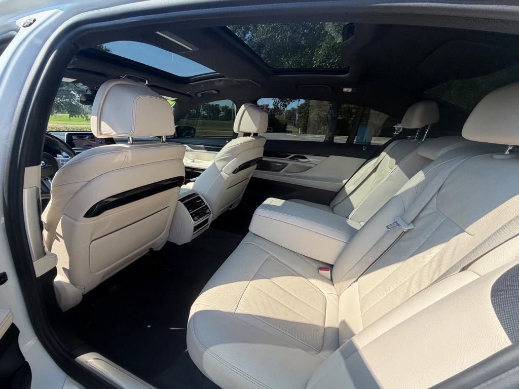 2021 BMW 740i - $36,900