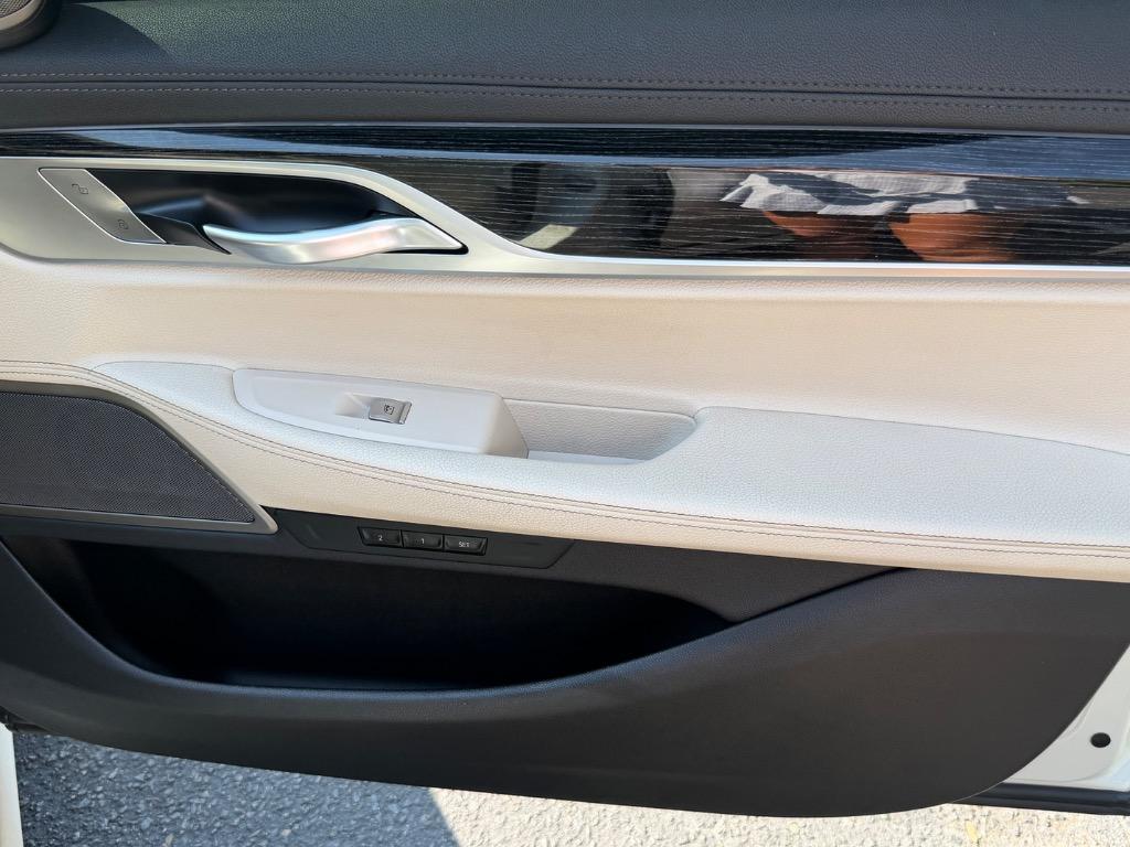 2021 BMW 740i - $36,900