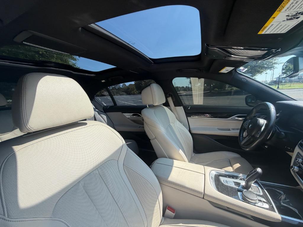 2021 BMW 740i - $36,900