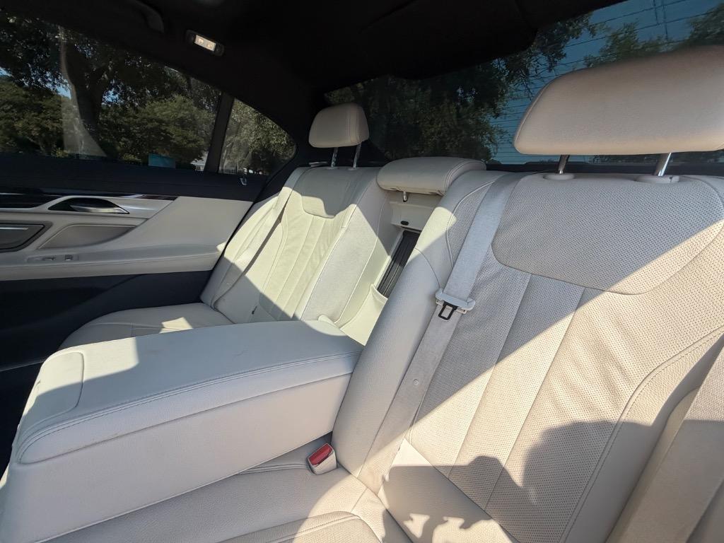 2021 BMW 740i - $36,900